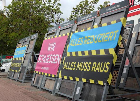 09.09.2026, Deutschland, NRW, Wirtschaft, Unternehmen, Insolvenz, Der Standort Dortmund-Hacheney der insolventen Hellweg Baumarktkette wird in Kürze geschlossen, Baumarkt, Schliessung, Geschäftsaufgabe, Deutschland Copyright: xD.xKerlekin SnowfieldxPhotographyx SF100926HellwegD1