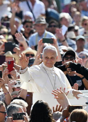 Pope Leo XIV leads The General Audience - Vatican Pope Leo XIV attends the weekly general audience in Saint Peter’s square, Vatican on September 9, 2026. Photo by Eric Vandeville ABACAPRESS.COM Rome Vatican (or Holy See)  Copyright: xVandevillexEric ABACAx