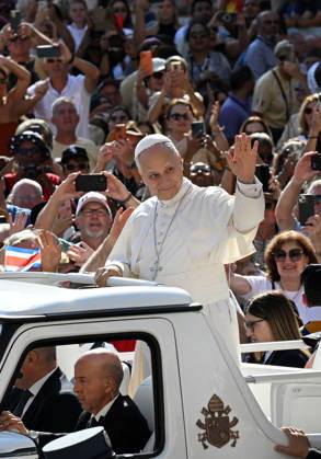 Pope Leo XIV leads The General Audience - Vatican Pope Leo XIV attends the weekly general audience in Saint Peter’s square, Vatican on September 9, 2026. Photo by Eric Vandeville ABACAPRESS.COM Rome Vatican (or Holy See)  Copyright: xVandevillexEric ABACAx