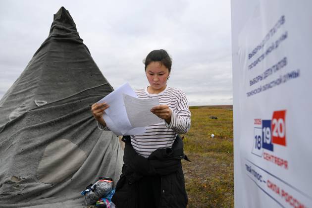 Russia Parliamentary Election Early Voting 9239429 09.09.2026 A member of a local indigenous community reads a ballot during the early voting in remote areas ahead of State Duma elections at a reindeer camping ground, in Yamalo-Nenets Autonomous Area, Russia. Russians will vote in State Duma, the lower house of parliament, and municipal elections over three days, from September 18-20. Alexandr Kryazhev Sputnik Yamalo-Nenets Autonomous Area Russia  Copyright: xAlexandrxKryazhevx