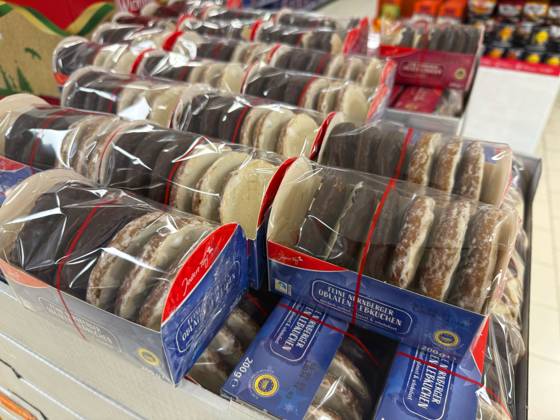 09.09.2026, Weihnachts-Produkte in einem Supermarkt im Allgäu im September, Lebkuchen sind immer die ersten Vorboten im Supermarkt auf das noch ferne Weihnachtsfest. 09.09.2026, Weihnachts-Produkte 09.09.2026, Weihnachts-Produkte