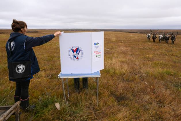 Russia Parliamentary Election Early Voting 9239438 09.09.2026 A member of a local indigenous community votes during the early voting in remote areas ahead of State Duma elections at a reindeer camping ground, in Yamalo-Nenets Autonomous Area, Russia. Russians will vote in State Duma, the lower house of parliament, and municipal elections over three days, from September 18-20. Alexandr Kryazhev Sputnik Yamalo-Nenets Autonomous Area Russia  Copyright: xAlexandrxKryazhevx