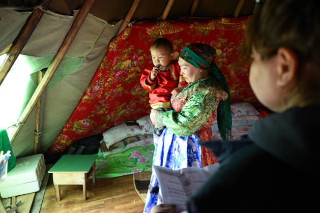 Russia Parliamentary Election Early Voting 9239443 09.09.2026 A member of a local indigenous community prepraes to vote during the early voting in remote areas ahead of State Duma elections at a reindeer camping ground, in Yamalo-Nenets Autonomous Area, Russia. Russians will vote in State Duma, the lower house of parliament, and municipal elections over three days, from September 18-20. Alexandr Kryazhev Sputnik Yamalo-Nenets Autonomous Area Russia  Copyright: xAlexandrxKryazhevx