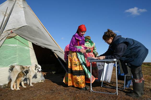 Russia Parliamentary Election Early Voting 9239445 09.09.2026 A member of a local indigenous community prepraes to vote during the early voting in remote areas ahead of State Duma elections at a reindeer camping ground, in Yamalo-Nenets Autonomous Area, Russia. Russians will vote in State Duma, the lower house of parliament, and municipal elections over three days, from September 18-20. Alexandr Kryazhev Sputnik Yamalo-Nenets Autonomous Area Russia  Copyright: xAlexandrxKryazhevx