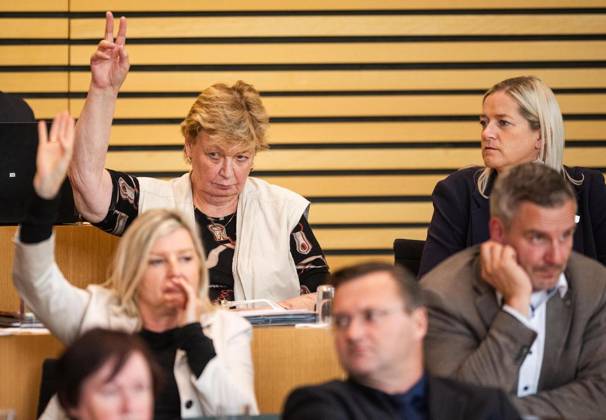 8. THÜRINGER LANDTAG - 52. PLENARSITZUNG ** NUR FÜR REDAKTIONELLE ZWECKE ** EDITORIAL USE ONLY **<p>09 09 2026-Erfurt: Thüringer Landtag 8. Wahlperiode 52. Plenarsitzung im Foto: Martina Schweinsburg (CDU), Marion Rosin (CDU) ( Deutschland Thueringen Erfurt Copyright: SaschaxFromm