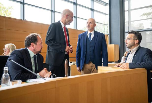 8. THÜRINGER LANDTAG - 52. PLENARSITZUNG ** NUR FÜR REDAKTIONELLE ZWECKE ** EDITORIAL USE ONLY **<p>09 09 2026-Erfurt: Thüringer Landtag 8. Wahlperiode 52. Plenarsitzung im Foto: Steffen Quasebarth (Thüringen.Gerecht), Landtagsdirektor Jörg Hopfe, Landtagspräsident Thadäus König (CDU), Ralph Hutschenreuther (Thüringen.Gerecht) ( Deutschland Thueringen Erfurt Copyright: SaschaxFromm