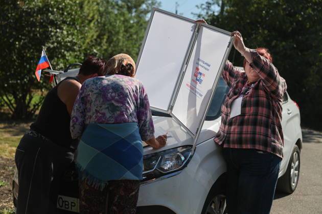 RUSSIA, DONETSK - SEPTEMBER 9, 2026: Citizens participate in early voting in the 2026 State Duma elections at Oktyabrsky. Dmitry Yagodkin TASS  97412819