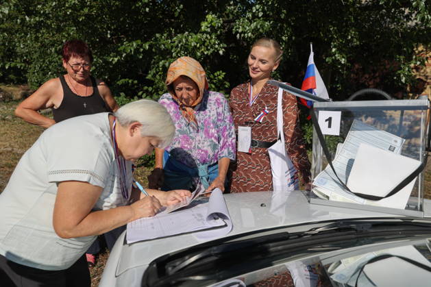 RUSSIA, DONETSK - SEPTEMBER 9, 2026: Citizens participate in early voting in the 2026 State Duma elections at Oktyabrsky. Dmitry Yagodkin TASS  97413170