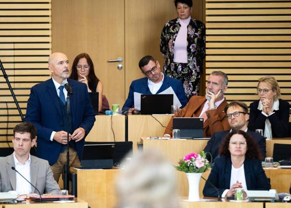 8. THÜRINGER LANDTAG - 52. PLENARSITZUNG ** NUR FÜR REDAKTIONELLE ZWECKE ** EDITORIAL USE ONLY **<p>09 09 2026-Erfurt: Thüringer Landtag 8. Wahlperiode 52. Plenarsitzung im Foto: Steffen Quasebarth (Thüringen.Gerecht) tritt von seinem Posten als Vizepräsident des Thüringer Landtags zurück ( Deutschland Thueringen Erfurt Copyright: SaschaxFromm