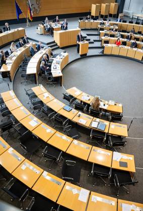 8. THÜRINGER LANDTAG - 52. PLENARSITZUNG ** NUR FÜR REDAKTIONELLE ZWECKE ** EDITORIAL USE ONLY **<p>09 09 2026-Erfurt: Thüringer Landtag 8. Wahlperiode 52. Plenarsitzung im Foto: Fast die gesamte AfD-Fraktion hat zu Beginn der Fragestunde den Plenarsaal verlassen ( Deutschland Thueringen Erfurt Copyright: SaschaxFromm