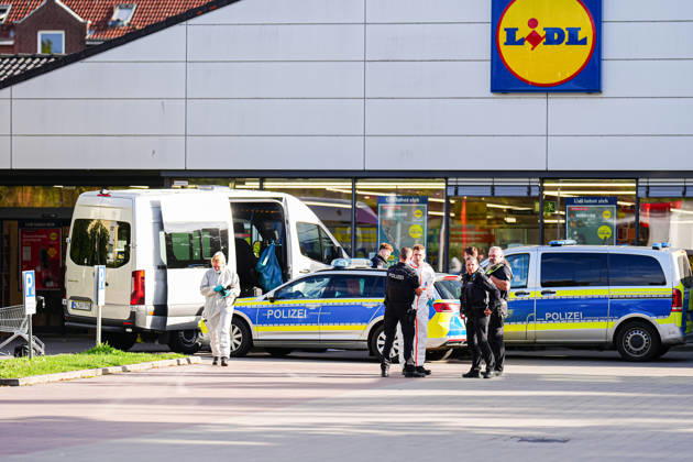 Ratzeburg Polizeieinsatz nach Tötungsdelinkt in einem Lidl in Ratzeburg, 09.09.2026 Spurensicherung und Polizei am Tatort Polizeieinsatz nach Tötungsdelinkt in einem Lidl in Ratzeburg, 09.09.2026 Copyright: xEibner-Pressefoto MarcelxvonxFehrnx EP_MFN