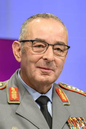 im Bild v.l.: Carsten Breuer (Generalinspekteur der Bundeswehr), GER, Berlin, Studio, zu Gast bei Maischberger, politische Talkshow, TV, Format, mit Moderatorin Sandra Maischberger, Das Erste, aus Adlershof Am Studio 20, 09.09.2026, Copyright: HMBxMedia UwexKoch