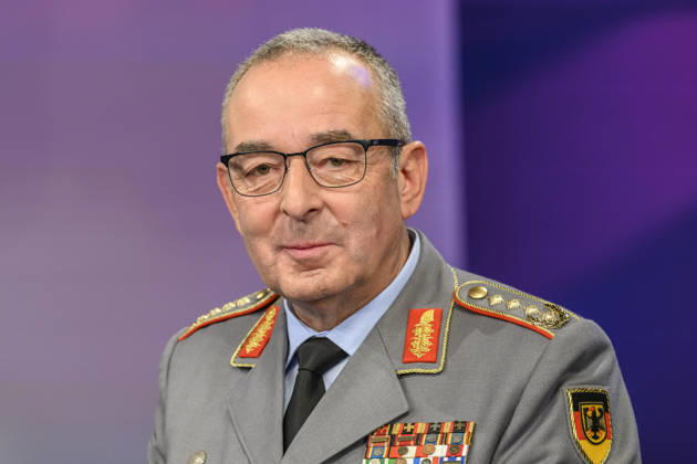 im Bild v.l.: Carsten Breuer (Generalinspekteur der Bundeswehr), GER, Berlin, Studio, zu Gast bei Maischberger, politische Talkshow, TV, Format, mit Moderatorin Sandra Maischberger, Das Erste, aus Adlershof Am Studio 20, 09.09.2026, Copyright: HMBxMedia UwexKoch
