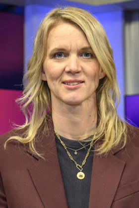 im Bild v.l.: Julie Kurz (ARD), GER, Berlin, Studio, zu Gast bei Maischberger, politische Talkshow, TV, Format, mit Moderatorin Sandra Maischberger, Das Erste, aus Adlershof Am Studio 20, 09.09.2026, Copyright: HMBxMedia UwexKoch