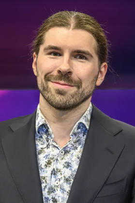 im Bild v.l.: Alexander Prinz (Autor und YouTuber), GER, Berlin, Studio, zu Gast bei Maischberger, politische Talkshow, TV, Format, mit Moderatorin Sandra Maischberger, Das Erste, aus Adlershof Am Studio 20, 09.09.2026, Copyright: HMBxMedia UwexKoch