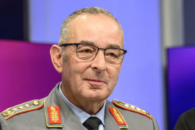 im Bild v.l.: Carsten Breuer (Generalinspekteur der Bundeswehr), GER, Berlin, Studio, zu Gast bei Maischberger, politische Talkshow, TV, Format, mit Moderatorin Sandra Maischberger, Das Erste, aus Adlershof Am Studio 20, 09.09.2026, Copyright: HMBxMedia UwexKoch