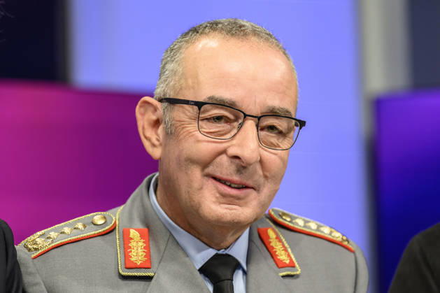 im Bild v.l.: Carsten Breuer (Generalinspekteur der Bundeswehr), GER, Berlin, Studio, zu Gast bei Maischberger, politische Talkshow, TV, Format, mit Moderatorin Sandra Maischberger, Das Erste, aus Adlershof Am Studio 20, 09.09.2026, Copyright: HMBxMedia UwexKoch