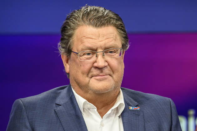 im Bild v.l.: Stephan Brandner, AfD (Mitglied des Rechtsausschusses), GER, Berlin, Studio, zu Gast bei Maischberger, politische Talkshow, TV, Format, mit Moderatorin Sandra Maischberger, Das Erste, aus Adlershof Am Studio 20, 09.09.2026, Copyright: HMBxMedia UwexKoch