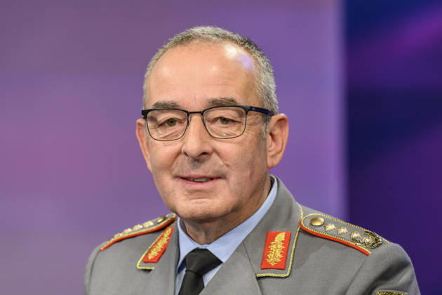 im Bild v.l.: Carsten Breuer (Generalinspekteur der Bundeswehr), GER, Berlin, Studio, zu Gast bei Maischberger, politische Talkshow, TV, Format, mit Moderatorin Sandra Maischberger, Das Erste, aus Adlershof Am Studio 20, 09.09.2026, Copyright: HMBxMedia UwexKoch