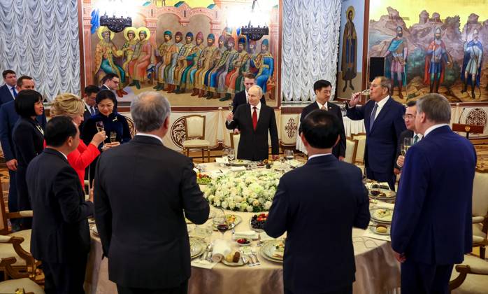 Russia Vietnam 9239819 09.09.2026 Russian President Vladimir Putin toasts during a state dinner for Vietnamese President To Lam at the Kremlin in Moscow, Russia. Alexander Kazakov Sputnik Moscow Russia  Copyright: xAlexanderxKazakovx