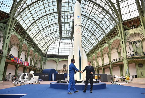 Thomas Pesquet and Emmanuel Macron, President of the French Republic, E. Macron, President of the French Republic, at the International Space Summit on September 10, 2026, at the Grand Palais in Paris, September 9, 2026. Nearly 1,100 companies from the space sector will also be present at the Grand Palais, demonstrating the exceptional mobilization of the global space ecosystem around this event, organized by France and Germany. The Summit will address all issues related to the development and innovation of the space sector through three key themes: 1) tackling the challenges of the global space economy through international cooperation; 2) advancing science, technology, and space exploration from an international perspective; and 3) ensur Copyright: xChristianxLiewigx xBestimagexChristianxLiewigx xBestimagex