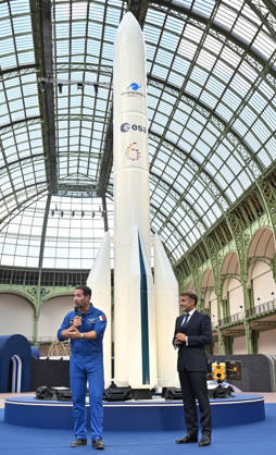 Thomas Pesquet and Emmanuel Macron, President of the French Republic, E. Macron, President of the French Republic, at the International Space Summit on September 10, 2026, at the Grand Palais in Paris, September 9, 2026. Nearly 1,100 companies from the space sector will also be present at the Grand Palais, demonstrating the exceptional mobilization of the global space ecosystem around this event, organized by France and Germany. The Summit will address all issues related to the development and innovation of the space sector through three key themes: 1) tackling the challenges of the global space economy through international cooperation; 2) advancing science, technology, and space exploration from an international perspective; and 3) ensur Copyright: xChristianxLiewigx xBestimagexChristianxLiewigx xBestimagex