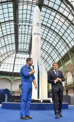 Thomas Pesquet and Emmanuel Macron, President of the French Republic, E. Macron, President of the French Republic, at the International Space Summit on September 10, 2026, at the Grand Palais in Paris, September 9, 2026. Nearly 1,100 companies from the space sector will also be present at the Grand Palais, demonstrating the exceptional mobilization of the global space ecosystem around this event, organized by France and Germany. The Summit will address all issues related to the development and innovation of the space sector through three key themes: 1) tackling the challenges of the global space economy through international cooperation; 2) advancing science, technology, and space exploration from an international perspective; and 3) ensur Copyright: xChristianxLiewigx xBestimagexChristianxLiewigx xBestimagex