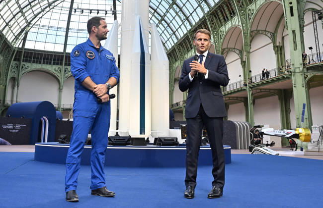 Thomas Pesquet and Emmanuel Macron, President of the French Republic, E. Macron, President of the French Republic, at the International Space Summit on September 10, 2026, at the Grand Palais in Paris, September 9, 2026. Nearly 1,100 companies from the space sector will also be present at the Grand Palais, demonstrating the exceptional mobilization of the global space ecosystem around this event, organized by France and Germany. The Summit will address all issues related to the development and innovation of the space sector through three key themes: 1) tackling the challenges of the global space economy through international cooperation; 2) advancing science, technology, and space exploration from an international perspective; and 3) ensur Copyright: xChristianxLiewigx xBestimagexChristianxLiewigx xBestimagex