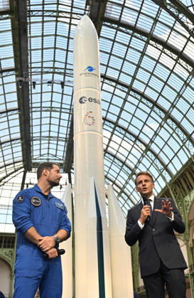 Thomas Pesquet and Emmanuel Macron, President of the French Republic, E. Macron, President of the French Republic, at the International Space Summit on September 10, 2026, at the Grand Palais in Paris, September 9, 2026. Nearly 1,100 companies from the space sector will also be present at the Grand Palais, demonstrating the exceptional mobilization of the global space ecosystem around this event, organized by France and Germany. The Summit will address all issues related to the development and innovation of the space sector through three key themes: 1) tackling the challenges of the global space economy through international cooperation; 2) advancing science, technology, and space exploration from an international perspective; and 3) ensur Copyright: xChristianxLiewigx xBestimagexChristianxLiewigx xBestimagex