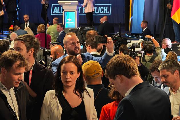Magdeburg, Sachsen-Anhalt, Deutschland, 06.09.2026: Altes Theater: AfD-Wahlparty zur Landtagswahl 2026: Der Streamer Matthäus Westfal, auch bekannt als Aktivist Mann , im Pressebereich unterwegs Copyright: xdtsxNachrichtenagenturx dts_133862