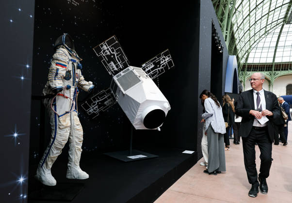 (260909) -- PARIS, Sept. 9, 2026 -- A visitor checks exhibits during the International Space Summit at the Grand Palais in Paris, France, Sept. 9, 2026. The first International Space Summit opened Wednesday in Paris, bringing together heads of state and government, scientists, astronauts and industry representatives. ) FRANCE-PARIS-INTERNATIONAL SPACE SUMMIT WuxHuiwo 