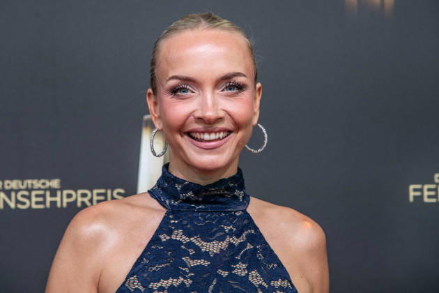 Janin ULLMANN, Schauspielerin, Roter Teppich, Red Carpet Show, Ankunft, arrival, Verleihung des Deutschen Fernsehpreises, Der Deutsche Fernsehpreis 2026, Deutscher Fernsehpreis 2026 im Confex Koeln, am 09.09.2025.