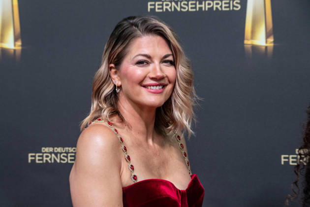 Nina BOTT, Schauspielerin, Roter Teppich, Red Carpet Show, Ankunft, arrival, Verleihung des Deutschen Fernsehpreises, Der Deutsche Fernsehpreis 2026, Deutscher Fernsehpreis 2026 im Confex Koeln, am 09.09.2025.