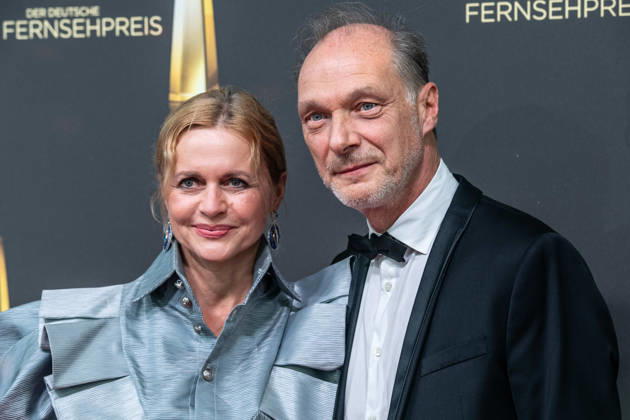 Martin BRAMBACH, Schauspieler, und Ehefrau Christine SOMMER, Schauspielerin, Roter Teppich, Red Carpet Show, Ankunft, arrival, Verleihung des Deutschen Fernsehpreises, Der Deutsche Fernsehpreis 2026, Deutscher Fernsehpreis 2026 im Confex Koeln, am 09.09.2025.