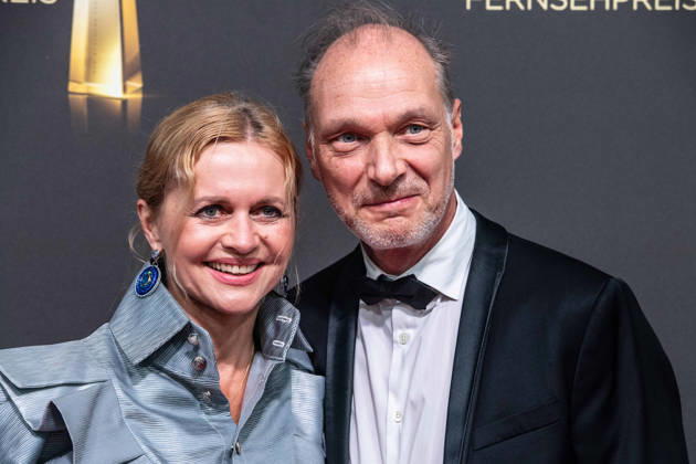 Martin BRAMBACH, Schauspieler, und Ehefrau Christine SOMMER, Schauspielerin, Roter Teppich, Red Carpet Show, Ankunft, arrival, Verleihung des Deutschen Fernsehpreises, Der Deutsche Fernsehpreis 2026, Deutscher Fernsehpreis 2026 im Confex Koeln, am 09.09.2025.