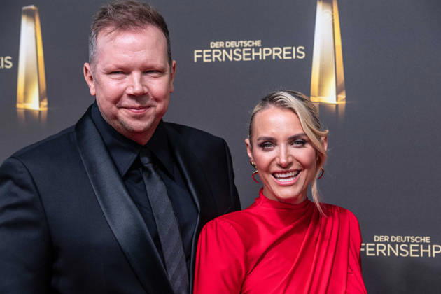 Wolf FUSS, Moderator, und Anna KRAFT, Moderatorin Roter Teppich, Red Carpet Show, Ankunft, arrival, Verleihung des Deutschen Fernsehpreises, Der Deutsche Fernsehpreis 2026, Deutscher Fernsehpreis 2026 im Confex Koeln, am 09.09.2025.