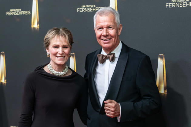 Peter KLOEPPEL, Moderator, und Ehefrau Carol, Roter Teppich, Red Carpet Show, Ankunft, arrival, Verleihung des Deutschen Fernsehpreises, Der Deutsche Fernsehpreis 2026, Deutscher Fernsehpreis 2026 im Confex Koeln, am 09.09.2025.
