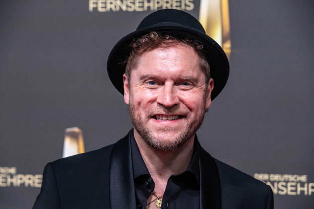 Johannes OERDING, Saenger, Roter Teppich, Red Carpet Show, Ankunft, arrival, Verleihung des Deutschen Fernsehpreises, Der Deutsche Fernsehpreis 2026, Deutscher Fernsehpreis 2026 im Confex Koeln, am 09.09.2025.