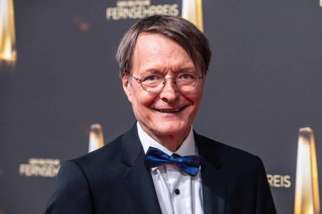 Karl LAUTERBACH, Politiker, Roter Teppich, Red Carpet Show, Ankunft, arrival, Verleihung des Deutschen Fernsehpreises, Der Deutsche Fernsehpreis 2026, Deutscher Fernsehpreis 2026 im Confex Koeln, am 09.09.2025.