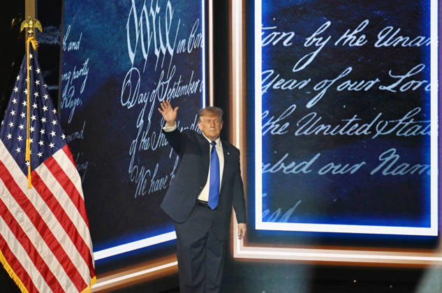 News Bilder des Tages #2 President Donald Trump waves after making a keynote address during the first night of the Republican midterm convention at the American Airlines Center in Dallas, Texas, on Wednesday, September 9, 2026. The convention is taking place on Wednesday and Thursday of this week.  DAL202609099965 IANxHALPERIN