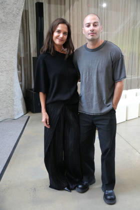 Entertainment Bilder des Tages #2 September 9, 2026, New York, Ny, USA: KATIE HOLMES and JASON BARD YARMOSKY attend the Cult Gaia Fashion Show,.The Gilder Center at the American Museum of Natural History, NYC.September 9, 2026. . Cult Gaia Fashion Show,.The Gilder Center at the American Museum of Natural History, NYC.September 9, 2026. New York USA - ZUMAms4_ 20260909_faf_ms4_015 Copyright: xSoniaxMoskowitzxGordonx