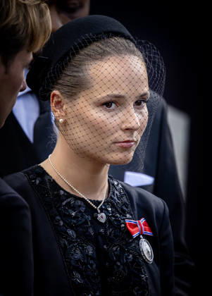 Entertainment Bilder des Tages #2 09-09-2026 Funeral of King Harald of Norway during a royal procession from the Royal Palace Chapel to the Cathedral in Oslo. Princess Ingrid Alexandra Â  Copyright: xPPEx