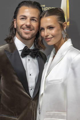 ABB FERNSEHPREIS- Laura Wontorra Moderatorin und Freund Riccardo Basie, Moderator zu Gast auf dem roten Teppich bei der Gala zr verleihung des Der Deutsche Fernsehpreis 2026 iim Confex Center am 09.09.2026 in Koeln NRW Deutschland