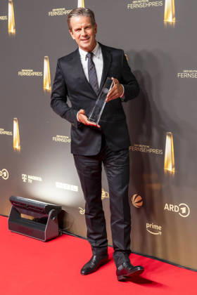 ABB FERNSEHPREIS- Markus Lanz Preistraeger mit dem Fernsehpreis zu Gast auf dem roten Teppich bei der Gala zr verleihung des Der Deutsche Fernsehpreis 2026 iim Confex Center am 09.09.2026 in Koeln NRW Deutschland