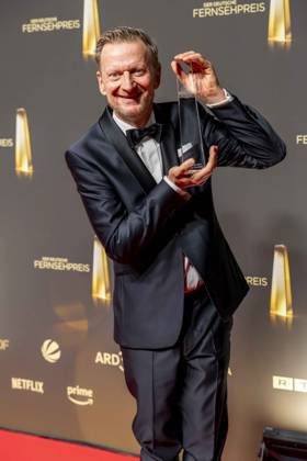ABB FERNSEHPREIS- Michael Kessler Schauspieler Preistraeger mit dem Fernsehpreis zu Gast auf dem roten Teppich bei der Gala zr verleihung des Der Deutsche Fernsehpreis 2026 iim Confex Center am 09.09.2026 in Koeln NRW Deutschland