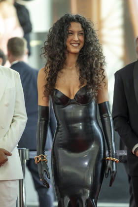 ABB FERNSEHPREIS- Rebecca Mir Gummi Kleid zu Gast auf dem roten Teppich bei der Gala zr verleihung des Der Deutsche Fernsehpreis 2026 iim Confex Center am 09.09.2026 in Koeln NRW Deutschland