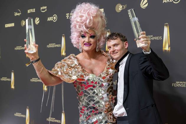 ABB FERNSEHPREIS- Olivia Jones und Johannes Hegemann Preistraeger mit dem Fernsehpreis Moderatorin zu Gast auf dem roten Teppich bei der Gala zr verleihung des Der Deutsche Fernsehpreis 2026 iim Confex Center am 09.09.2026 in Koeln NRW Deutschland