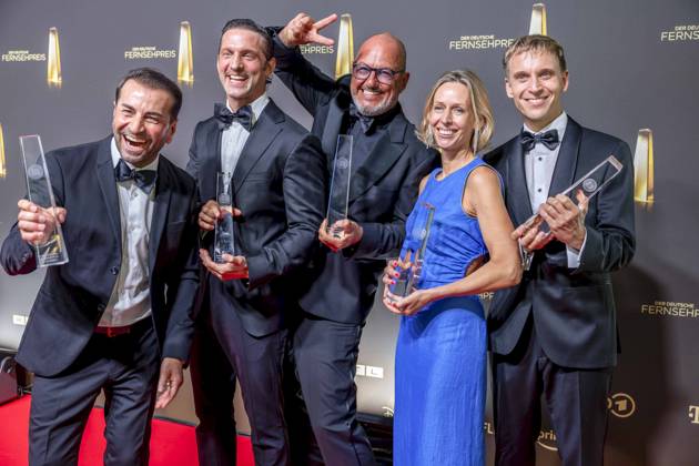 ABB FERNSEHPREIS- Alexander Kumptner, Ali Güngoermuess und Frank Rosin Preistraeger mit dem Fernsehpreis Moderatorin zu Gast auf dem roten Teppich bei der Gala zr verleihung des Der Deutsche Fernsehpreis 2026 iim Confex Center am 09.09.2026 in Koeln NRW Deutschland