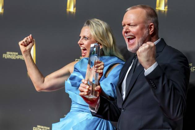 ABB FERNSEHPREIS- Barbara Schoeneberger und Stefan Raab Preistraeger mit dem Fernsehpreis zu Gast auf dem roten Teppich bei der Gala zr verleihung des Der Deutsche Fernsehpreis 2026 iim Confex Center am 09.09.2026 in Koeln NRW Deutschland
