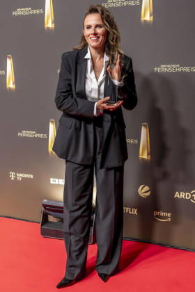 ABB FERNSEHPREIS- Beste Schauspielerin geht an Karin Hanczewski Preistraegerin mit dem Fernsehpreis zu Gast auf dem roten Teppich bei der Gala zr verleihung des Der Deutsche Fernsehpreis 2026 iim Confex Center am 09.09.2026 in Koeln NRW Deutschland